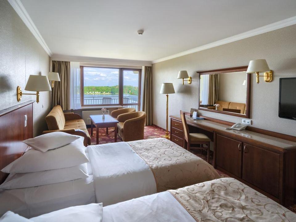 Twin Room Lake View